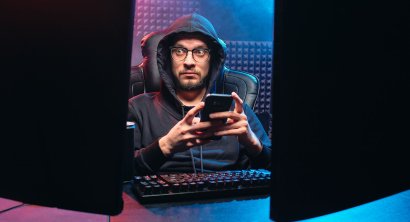 8 sposobów na sprawdzenie, czy Twój telefon jest podsłuchiwany i jak temu zapobiec