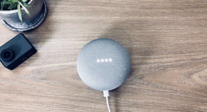 Alexa czy Google Home, który asystent głosowy sprawdzi się lepiej w polskim domu?