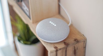 Gniazdko Smart z Alexą czy Google Home? Który asystent wybrać?