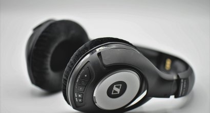 Słuchawki bluetooth z mikrofonem – jak wybrać najlepsze do pracy zdalnej?