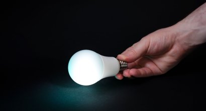 Żarówka Smart miga lub reaguje z opóźnieniem? Sprawdź te przyczyny